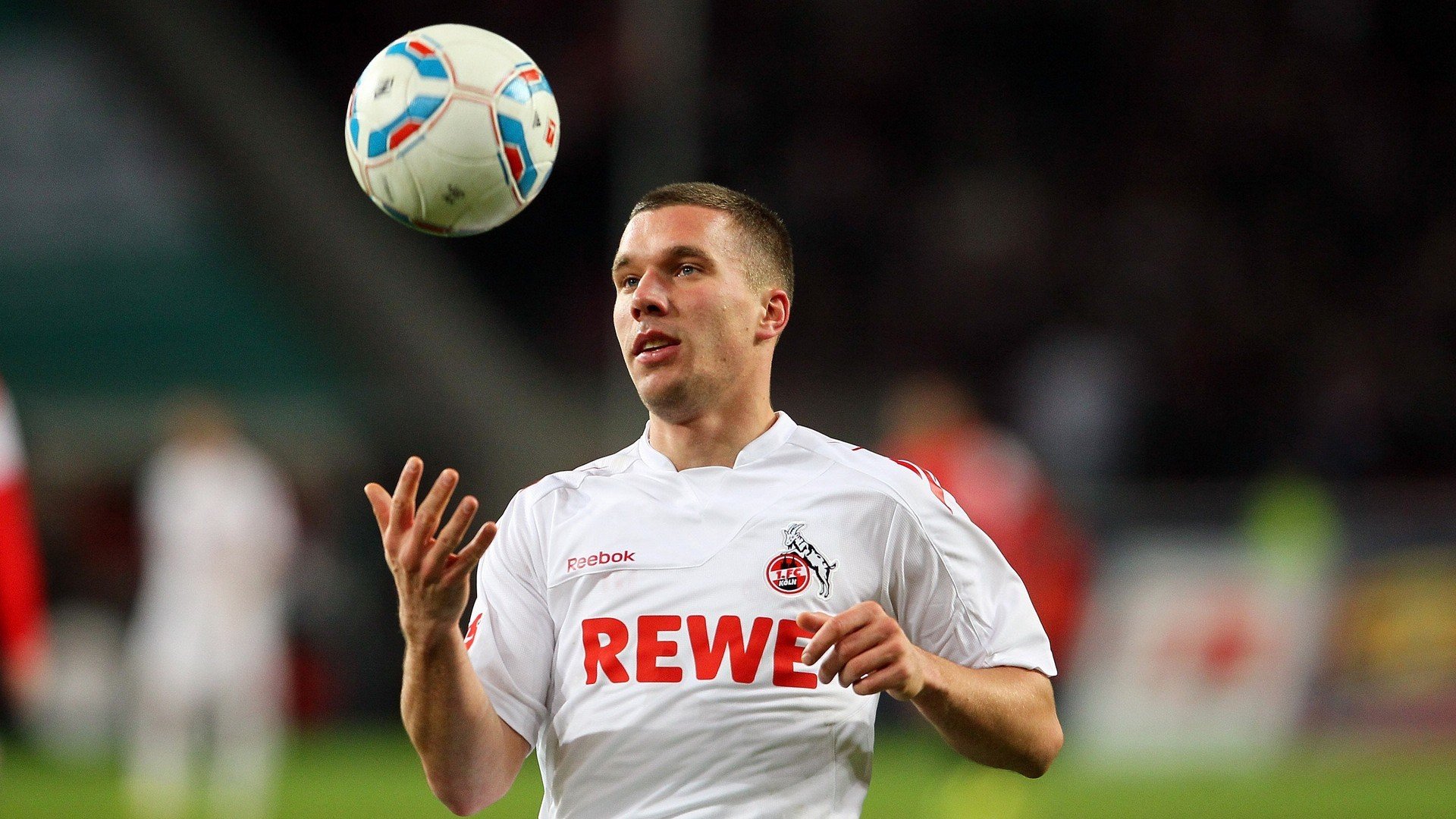 “中超联赛观众席座无虚席,足球魅力不断扩大”,中超观众人数限制